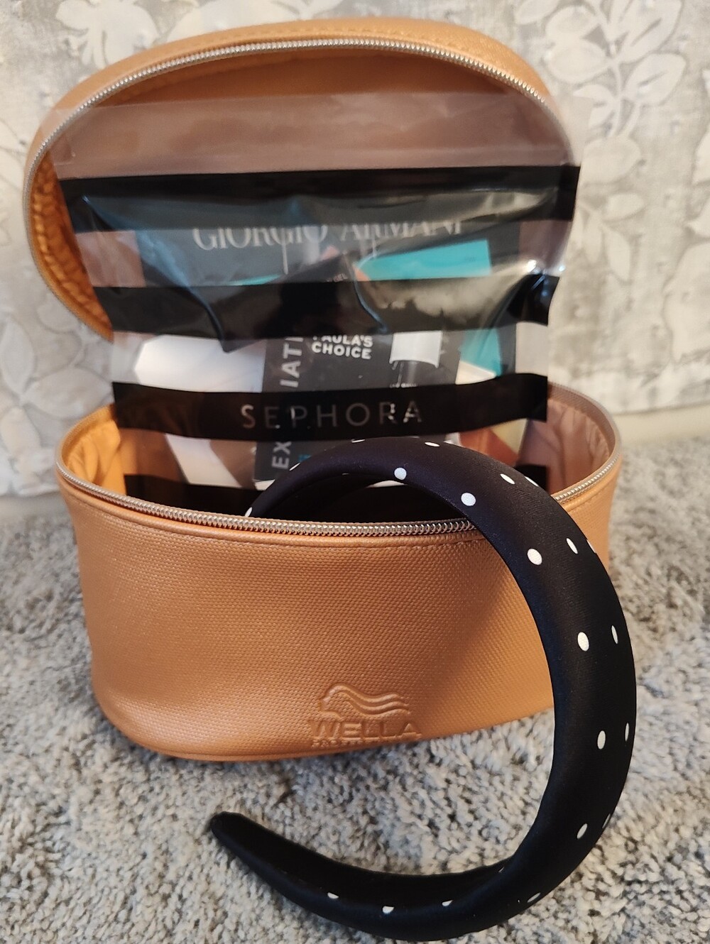 Bundle of 12 Sephora Samples, White Fox Headband and Wella Cosmetic Case - Picture 6 of 7